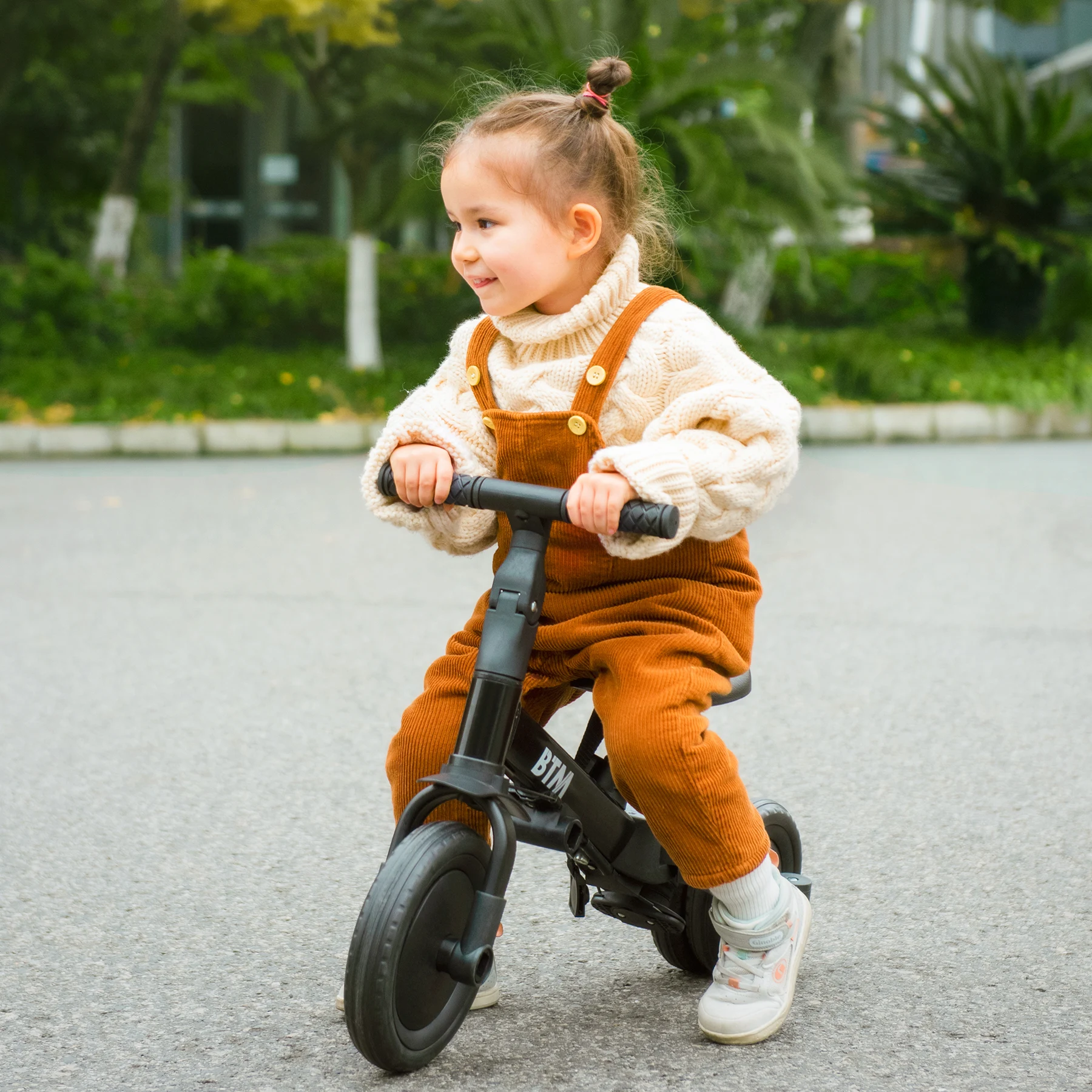 三輪車 足けりバイク 一台4役 ベビーカー かじとり 手押し棒付 子供用三輪車 子供自転車 3輪 キッズ 幼児 自転車 バイク ペダル付き コントロールバー付き 乗用玩具 軽量 誕生日 1-5歳 組み立て簡単 プレゼント