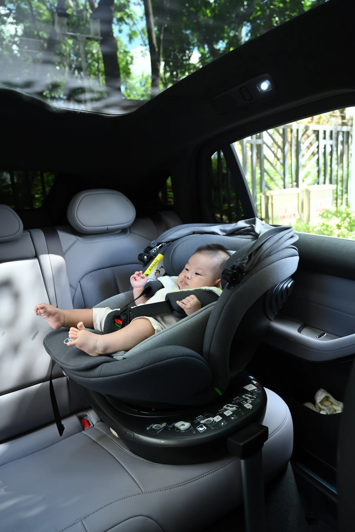 【サポートレッグ】新安全基準R129適合 チャイルドシート ISOFIX 360度回転 0-12歳頃 40~150cm 超広いサンシェード ジュニアシート 長く使える 洗える 取付簡単 キッズシート ベビーシート 出産祝い【ブラック+ダークグレー】