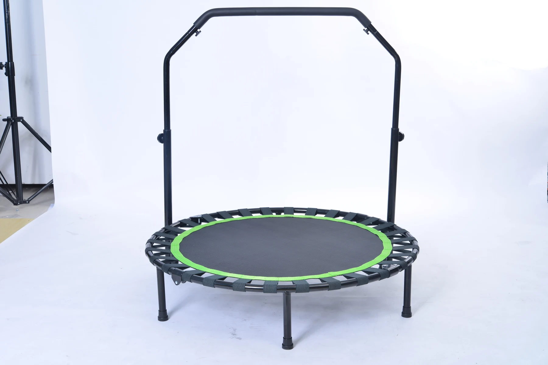 補助手すり付き トランポリン 耐荷重110kg 102cm ゴム ダイエット器具 健康器具 折りたたみ おもちゃ エクササイズ フィットネス 室内運動 あそび 家庭用 子供用 大人用 有酸素運動