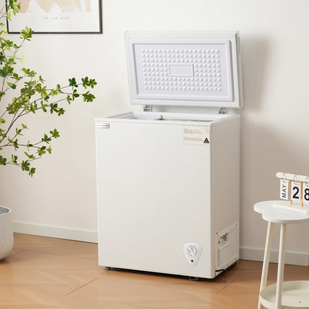 冷凍庫 90L 家庭用 業務用 チェストフリーザー 上開き バスケット付き フリーザー ストッカー 冷凍 省エネ スリム 冷凍冷蔵庫 温度調整 氷 静音 大容量 冷凍食品 ストック キッチン家電 ホワイト 白 冷凍庫 業務用冷蔵庫