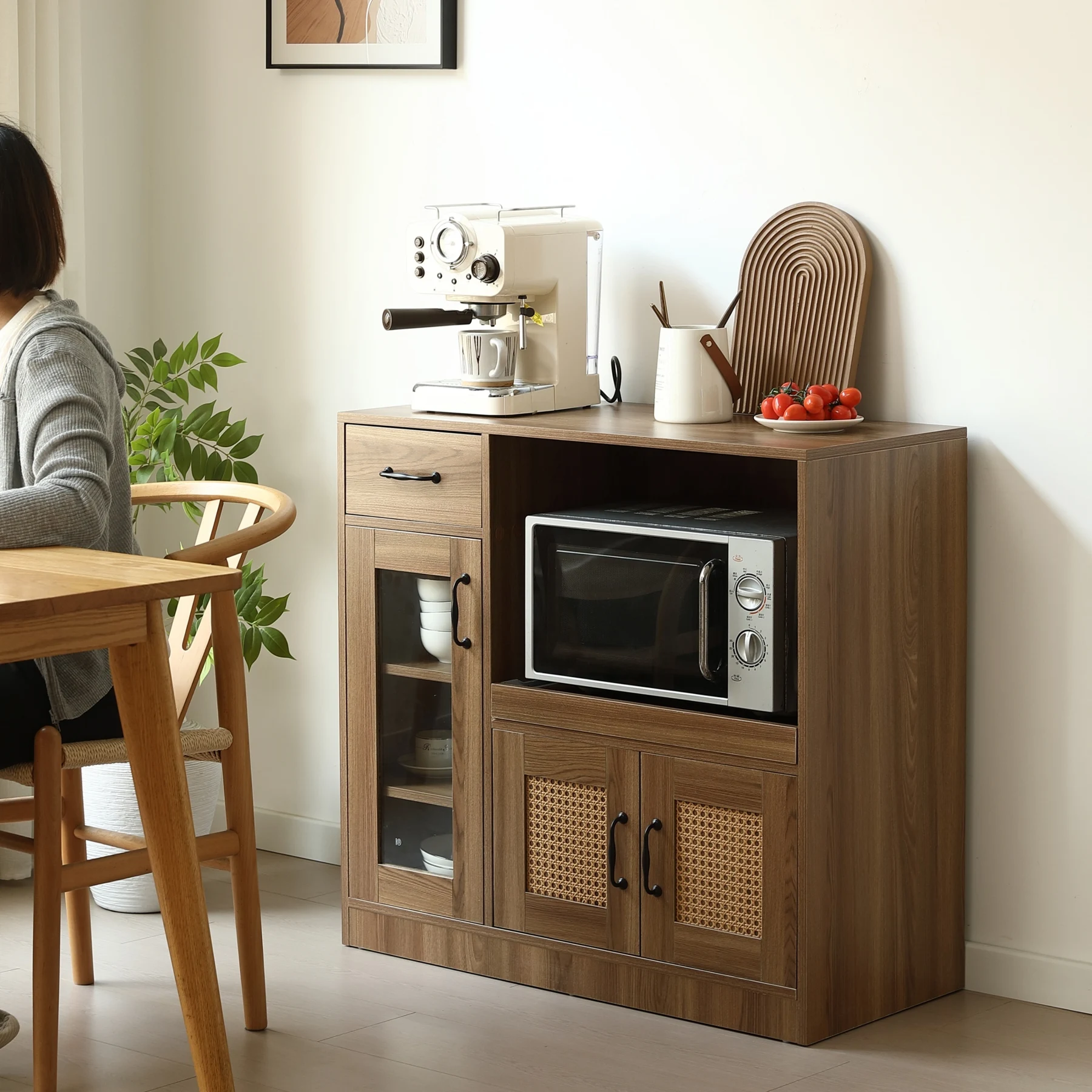 キッチンカウンター 食器棚 キッチンキャビネット レンジ台 キッチン収納 幅88cm ラタン調 引き出し付き 組立品 扉付き スライドレール ロータイプ キッチンラック レンジボード 収納 ガラス コンパクト