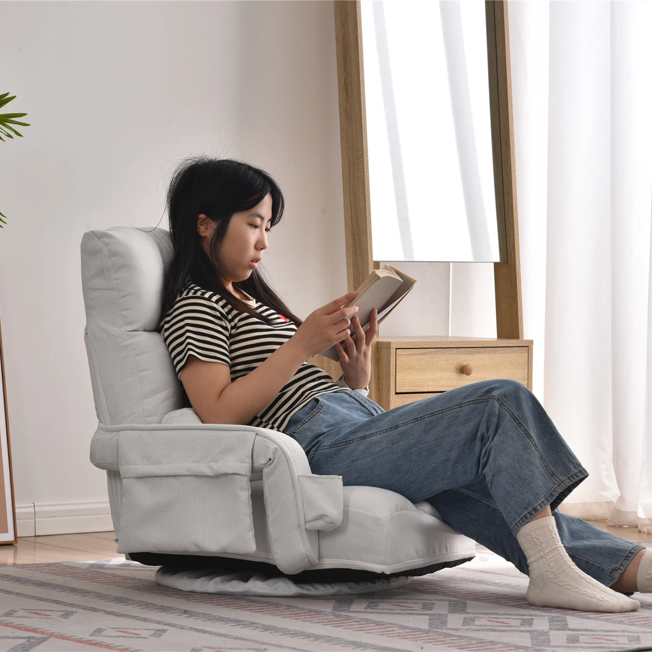 回転式座椅子 肘掛け ハイバック 座いす リクライニング 1人掛けソファー フロア ソファー リラックスチェア 折りたたみ リクライニングチェアー ファブリック 座イス おしゃれ 椅子 チェアー いす 【ホワイト】