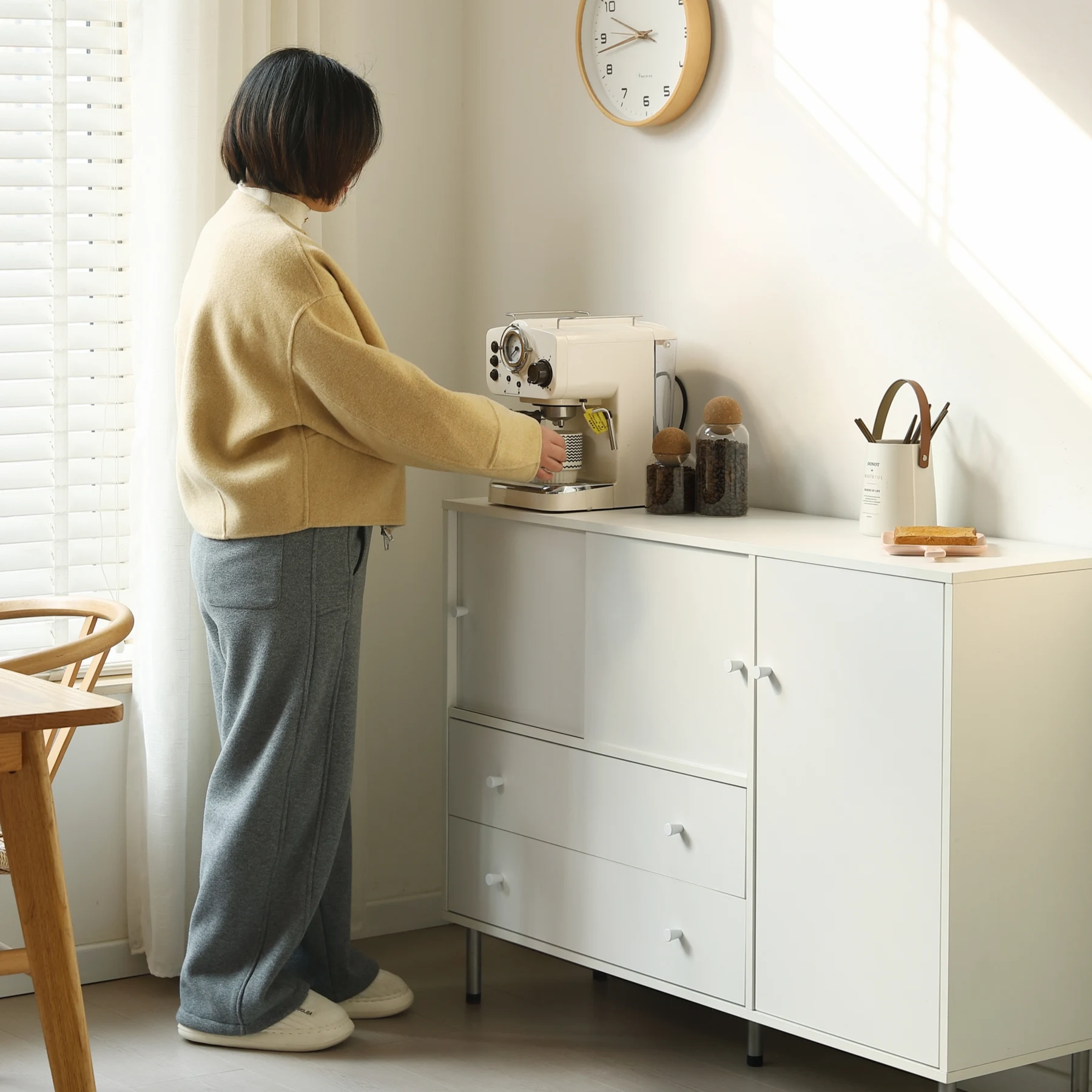 【タイプA】キャビネット 引き戸扉 木製 脚付き 異素材mix 金属足 引き出し 扉付き サイドボード チェスト 収納棚 リビングボード ルーター収納 キッチンボード 可動棚 ディスプレイ棚 両開き 大容量収納 テレビ台 作業台 間仕切りカウンター タンス 収納 おしゃれ リビング 寝室 北欧