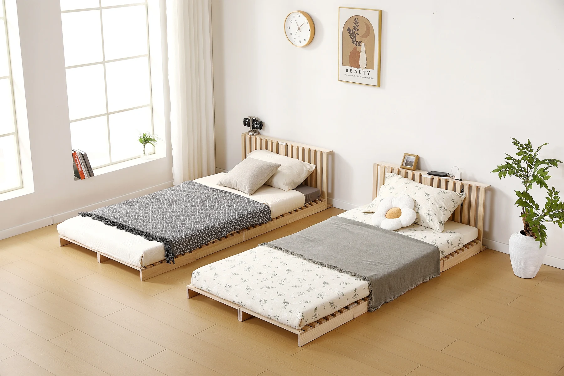 パレットベッド 16枚セット すのこベッド コンセント付き 天然パイン材 ローベッド 50*50cm 組み換え自由 木製 天然木 軽量 ベッド パレット ロータイプ ベッドフレーム