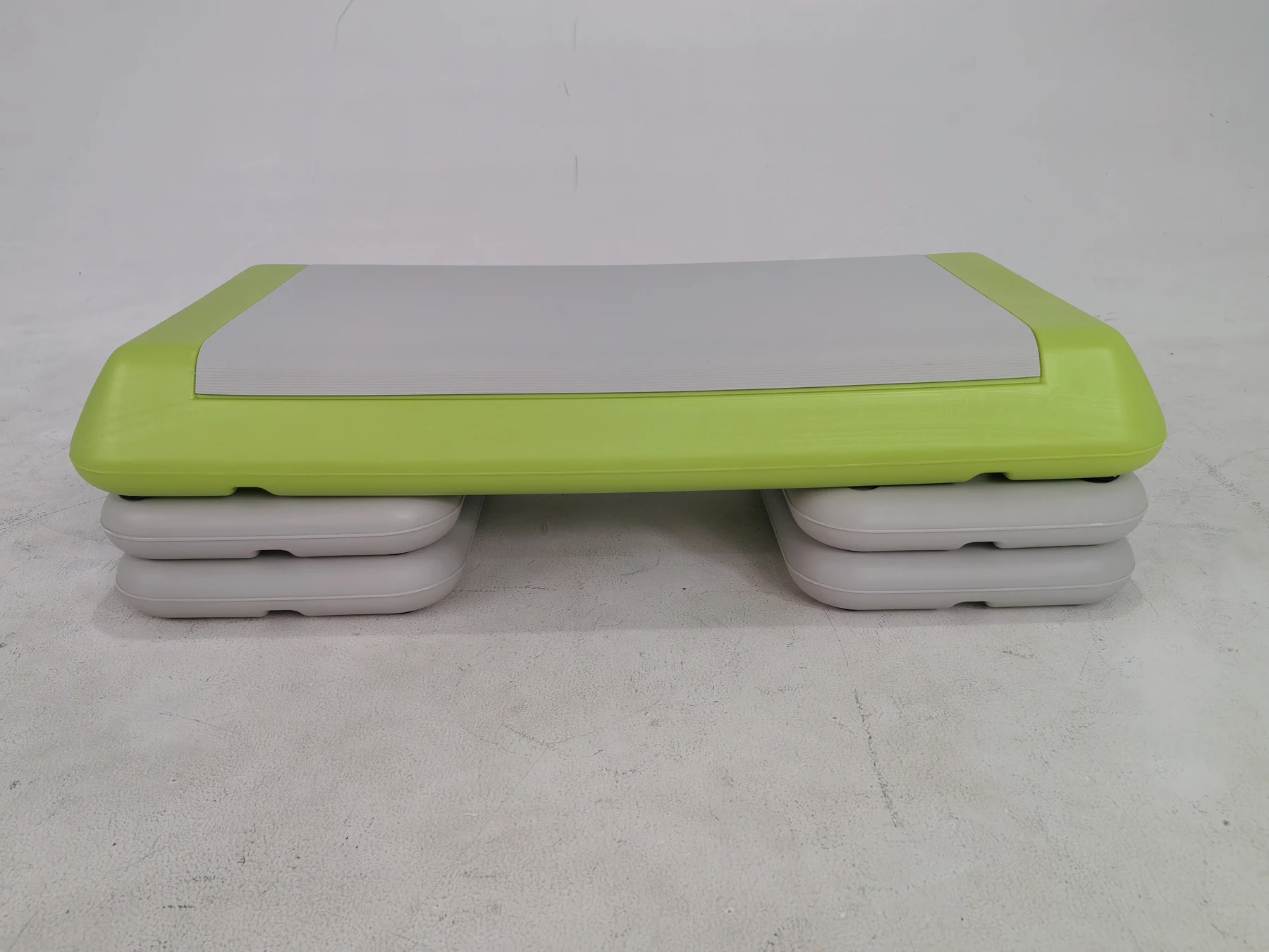 エアロビックステッパー 高さ 3 段階調整可能 踏み台昇降 ステップ台 76×35cm 初心者/中級者/上級者対応 ジム用 フィットネス エクササイズ エアロビクス カーディオ ヨガ トレーニング (green)