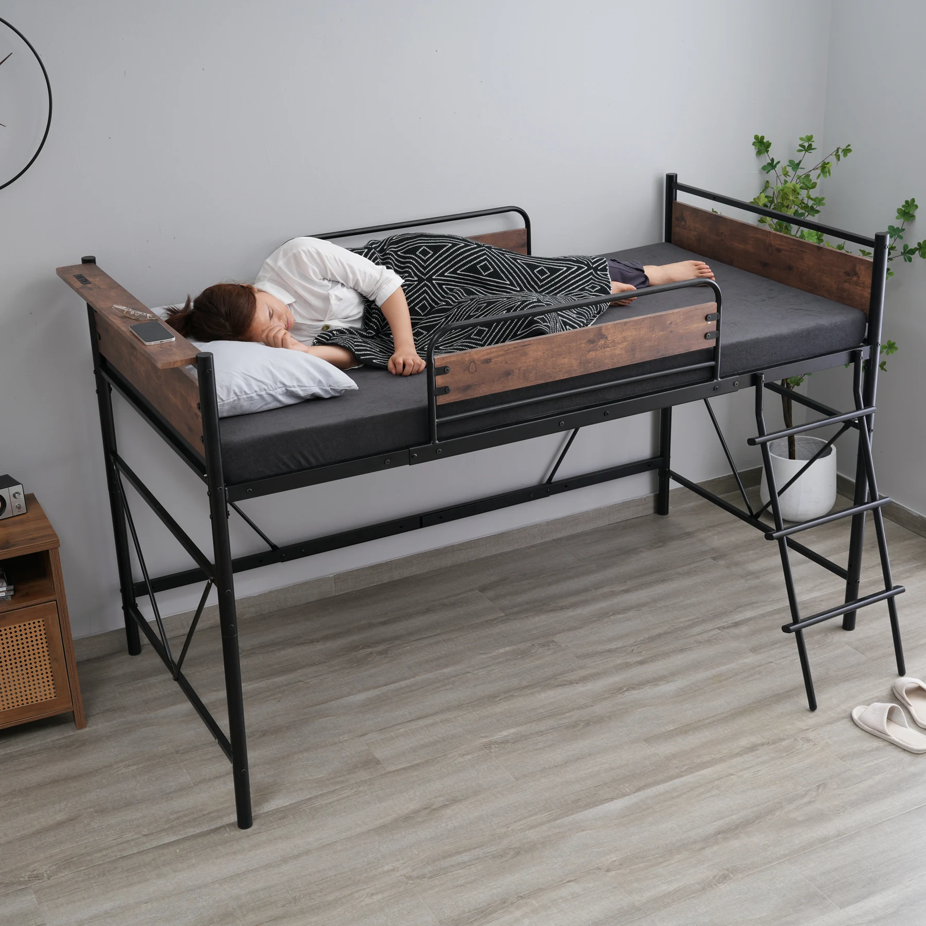 ロフトベッド パイプベッド シングル 耐荷重150kg 高さ125cm システムベッド ロータイプ ミドルタイプ 収納 北欧風 大人 一人暮らし ハンガーポール4本付属 送料無料 スチール 耐震 ベッド 子供部屋