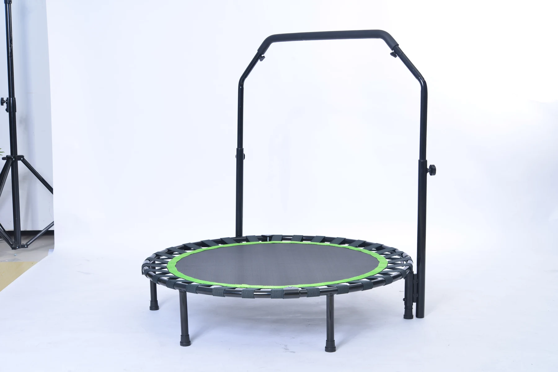 補助手すり付き トランポリン 耐荷重110kg 102cm ゴム ダイエット器具 健康器具 折りたたみ おもちゃ エクササイズ フィットネス 室内運動 あそび 家庭用 子供用 大人用 有酸素運動
