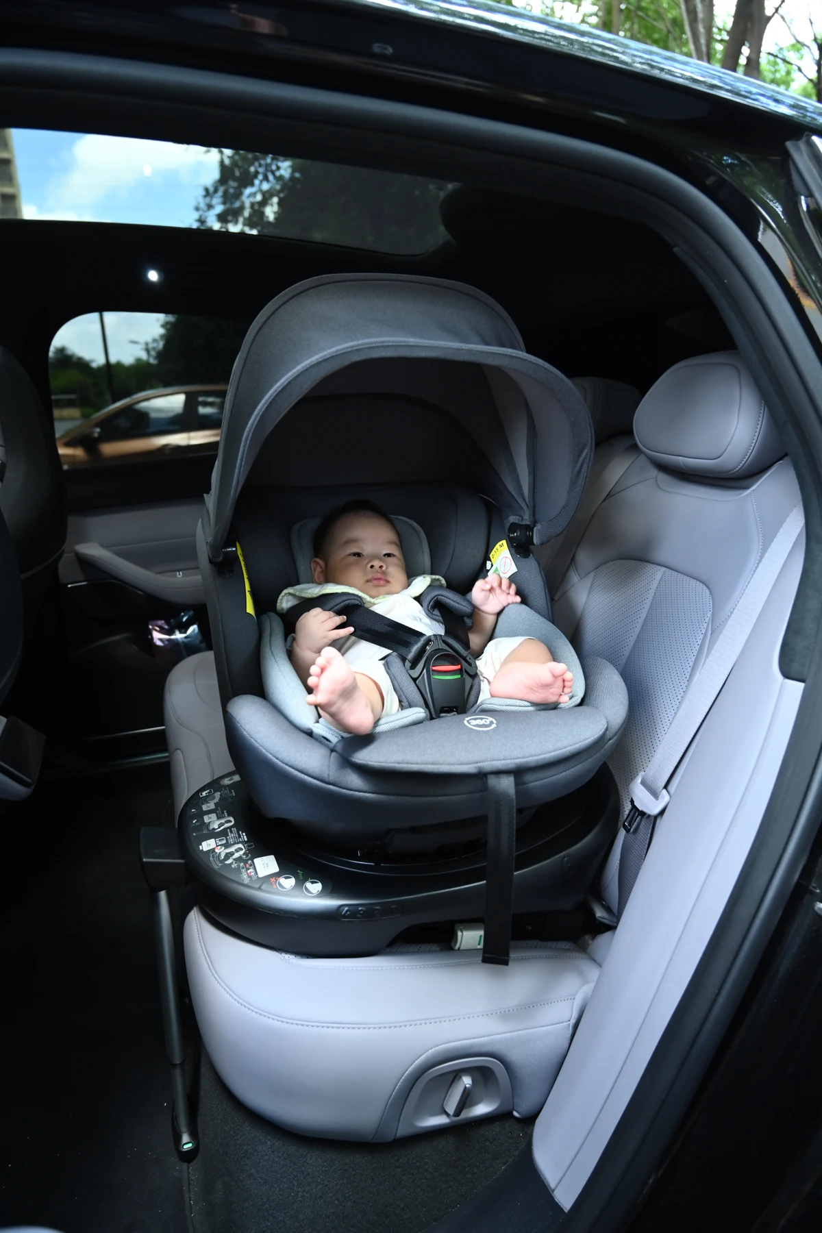 【サポートレッグ】新安全基準R129適合 チャイルドシート ISOFIX 360度回転 0-12歳頃 40~150cm 超広いサンシェード ジュニアシート 長く使える 洗える 取付簡単 キッズシート ベビーシート 出産祝い【ブラック+ダークグレー】