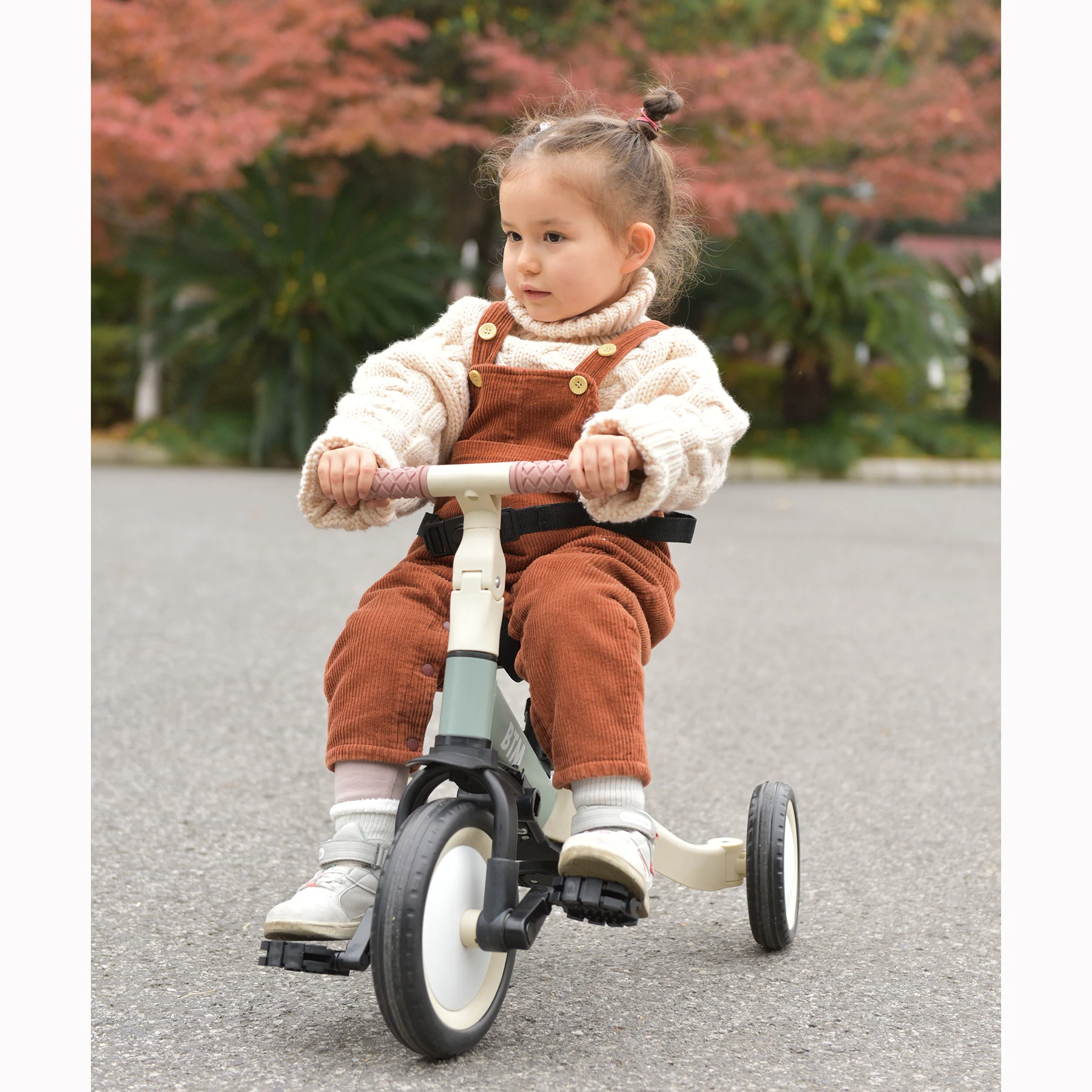 三輪車 足けりバイク 一台4役 ベビーカー かじとり 手押し棒付 子供用三輪車 子供自転車 3輪 キッズ 幼児 自転車 バイク ペダル付き コントロールバー付き 乗用玩具 軽量 誕生日 1-5歳 組み立て簡単 プレゼント