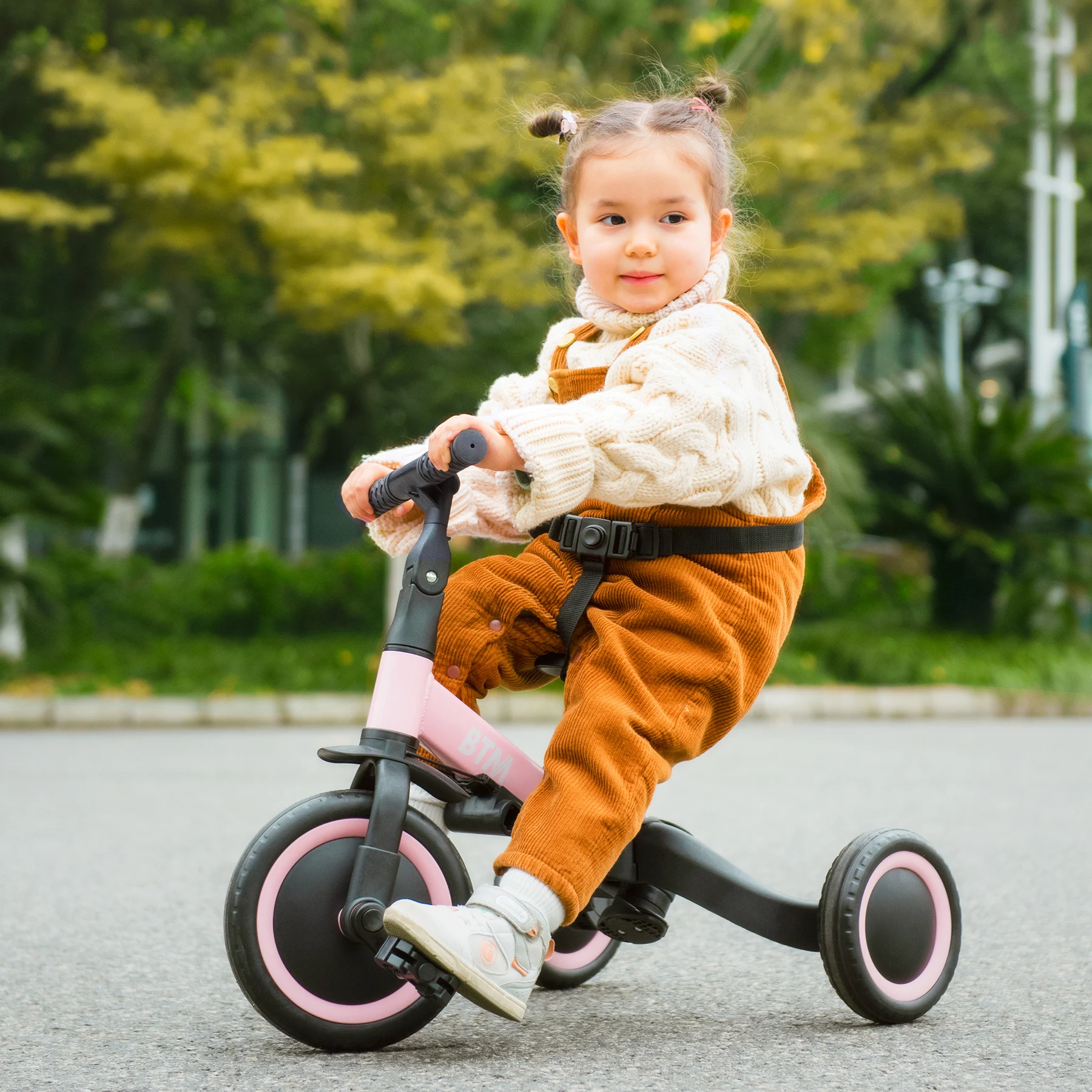 三輪車 足けりバイク 一台4役 ベビーカー かじとり 手押し棒付 子供用三輪車 子供自転車 3輪 キッズ 幼児 自転車 バイク ペダル付き コントロールバー付き 乗用玩具 軽量 誕生日 1-5歳 組み立て簡単 プレゼント