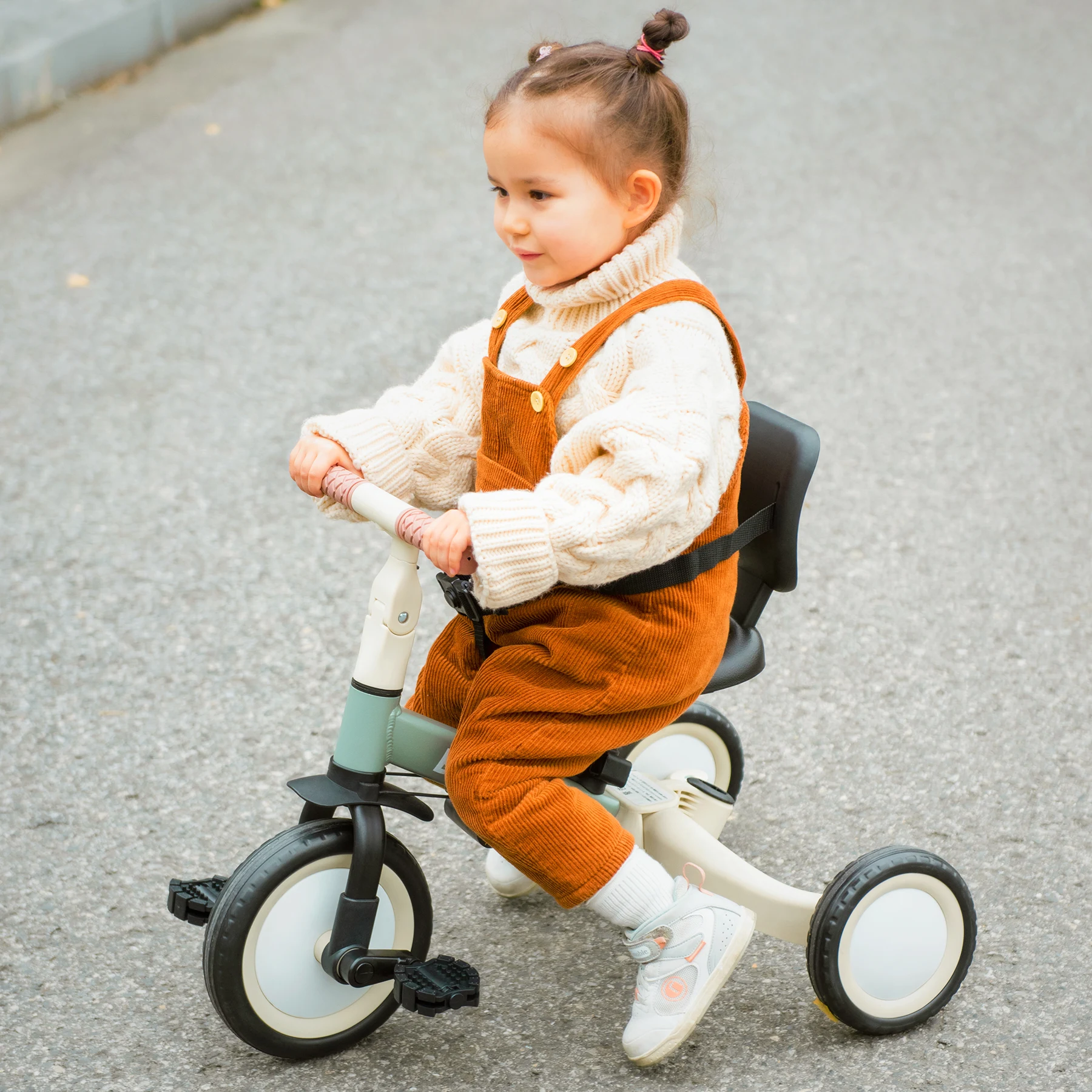 三輪車 足けりバイク 一台4役 ベビーカー かじとり 手押し棒付 子供用三輪車 子供自転車 3輪 キッズ 幼児 自転車 バイク ペダル付き コントロールバー付き 乗用玩具 軽量 誕生日 1-5歳 組み立て簡単 プレゼント