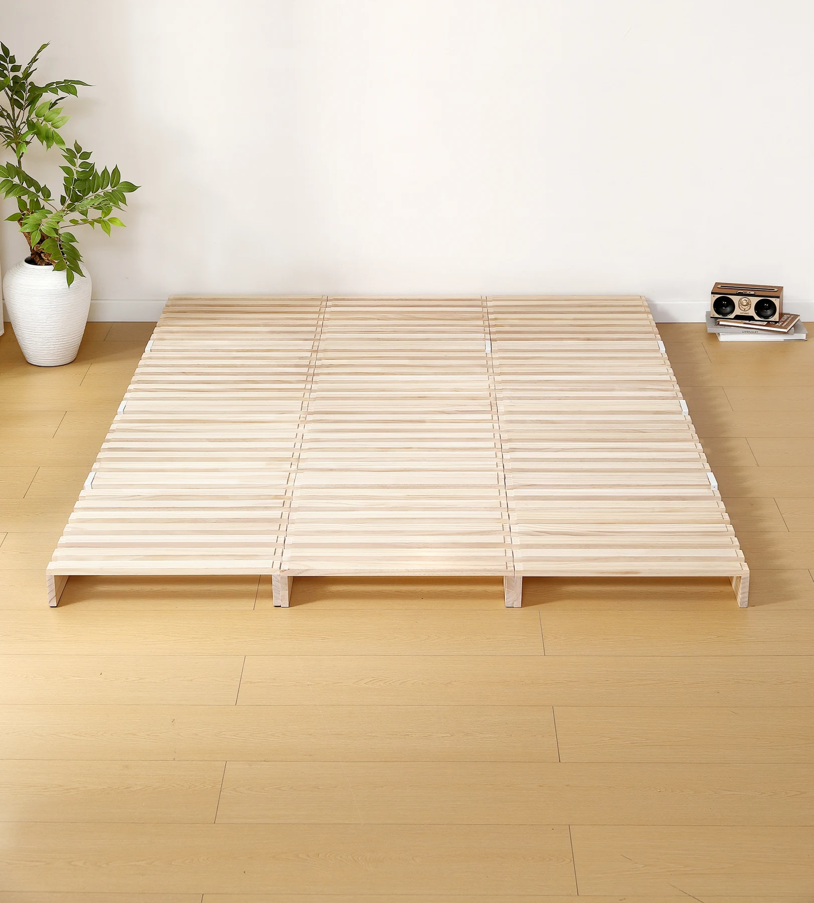 パレットベッド 12枚セット すのこベッド コンセント付き 天然パイン材 ローベッド 50*50cm 組み換え自由 木製 天然木 軽量 ベッド パレット ロータイプ ベッドフレーム