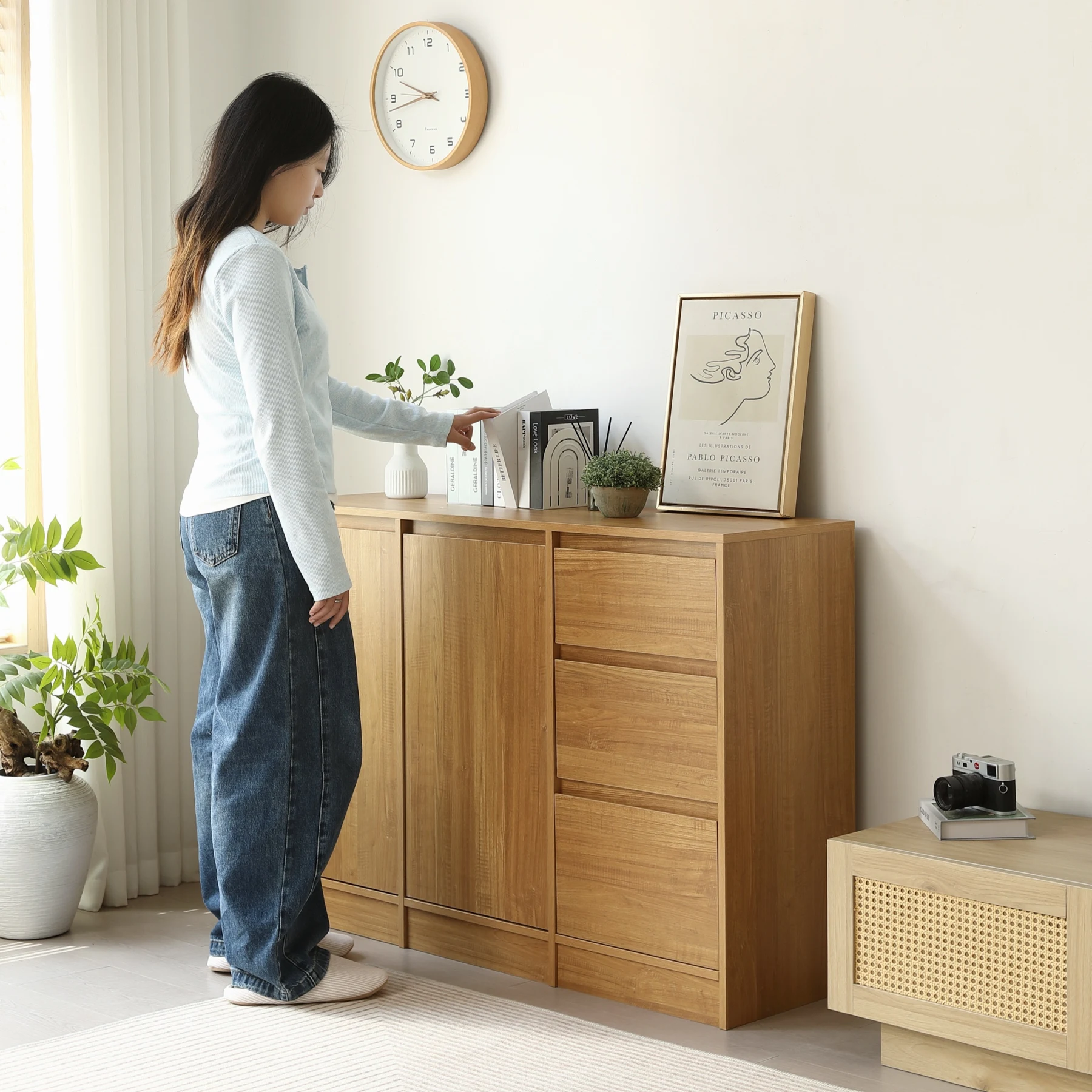 キャビネット 木製 3段 引き出し 扉付き サイドボード チェスト 収納棚 リビングボード ディスプレイ棚 両開き扉 大容量収納 テレビ台 作業台 間仕切りカウンター タンス 漫画 衣類 収納 おしゃれ リビング 寝室 ランドリーチェスト 整理タンス 北欧