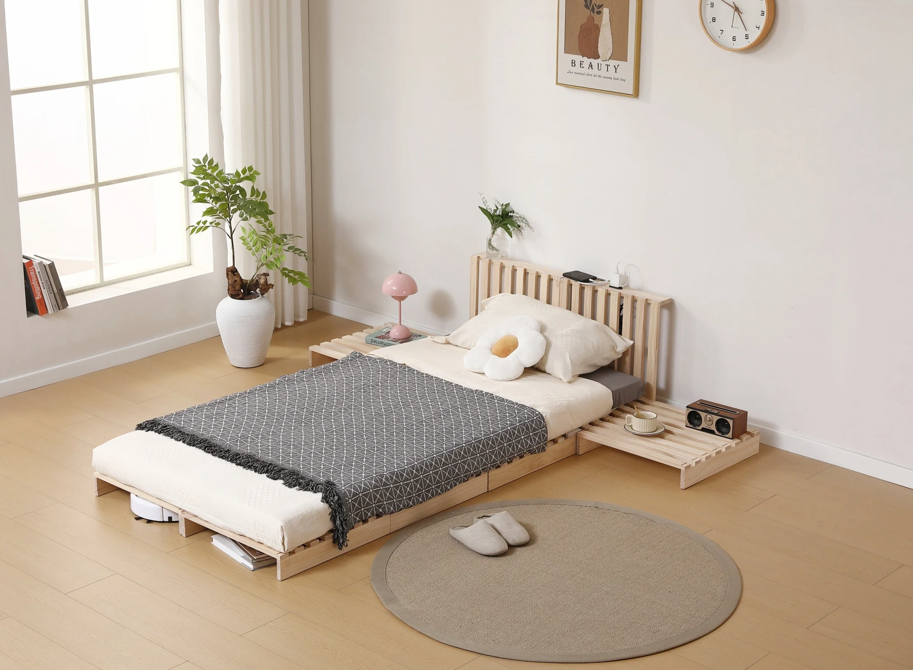 パレットベッド 12枚セット すのこベッド コンセント付き 天然パイン材 ローベッド 50*50cm 組み換え自由 木製 天然木 軽量 ベッド パレット ロータイプ ベッドフレーム