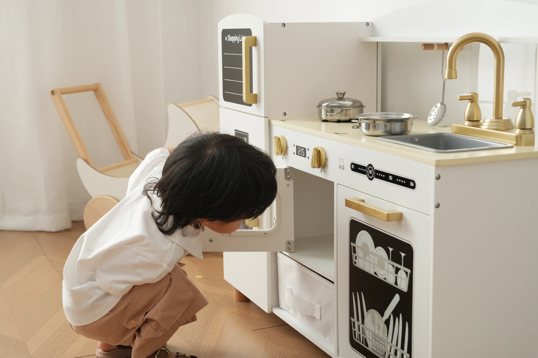 おままごと キッチン 絵描きキッチン 付属品 木製 台所 調理器具付き 知育玩具 コンロ 冷蔵庫 製氷機 電子レンジ 家事 おもちゃ キッズ ベビー 誕生日 プレゼント【ホワイト】