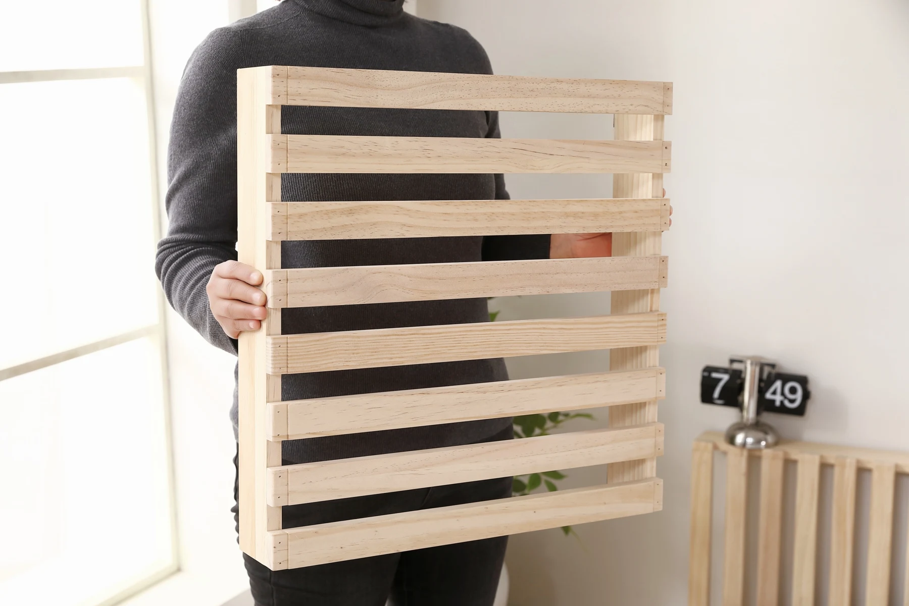 パレットベッド 8枚セット すのこベッド コンセント付き 天然パイン材 ローベッド 50*50cm 組み換え自由 木製 天然木 軽量 ベッド パレット ロータイプ ベッドフレーム