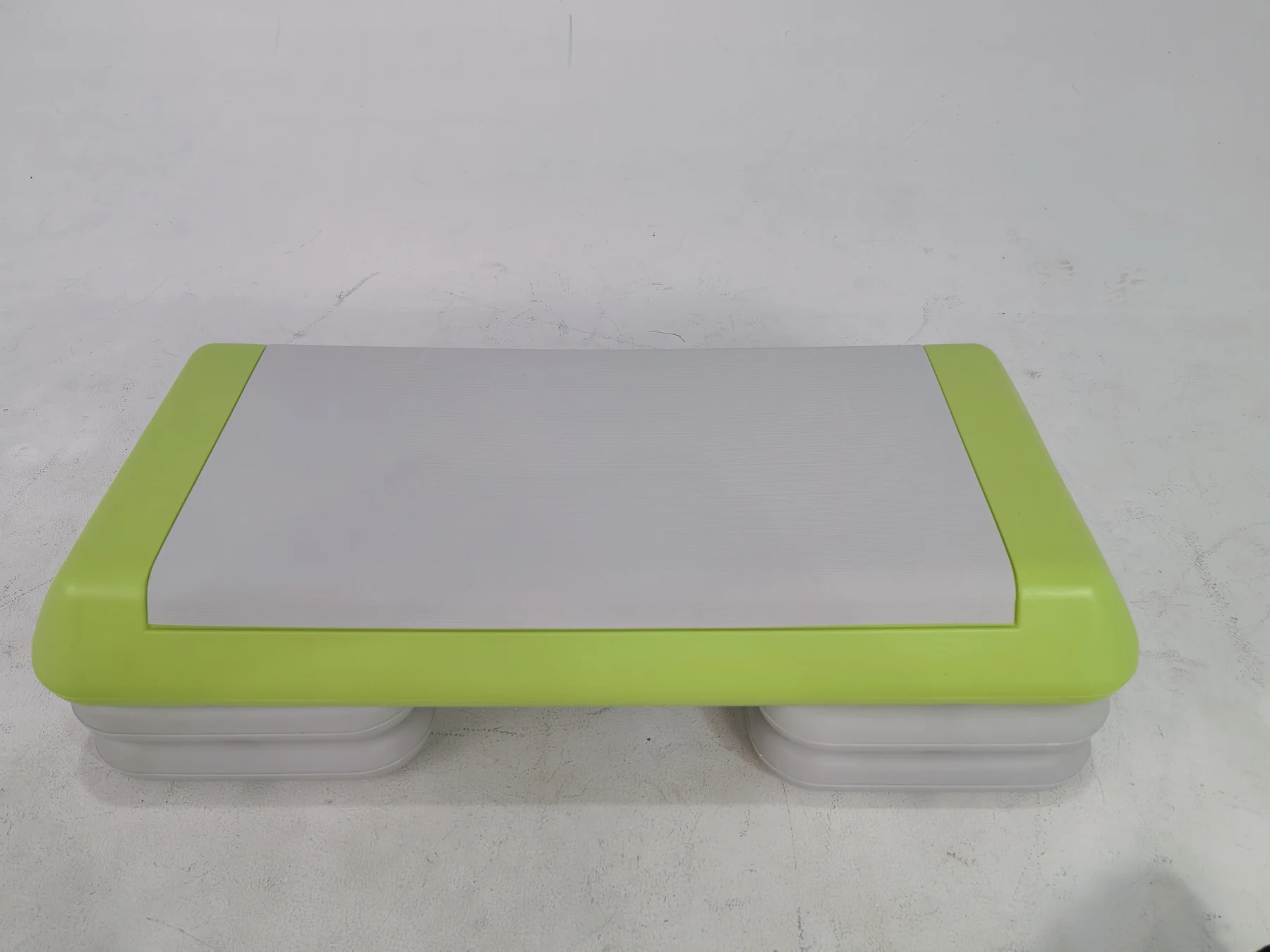 エアロビックステッパー 高さ 3 段階調整可能 踏み台昇降 ステップ台 76×35cm 初心者/中級者/上級者対応 ジム用 フィットネス エクササイズ エアロビクス カーディオ ヨガ トレーニング (green)